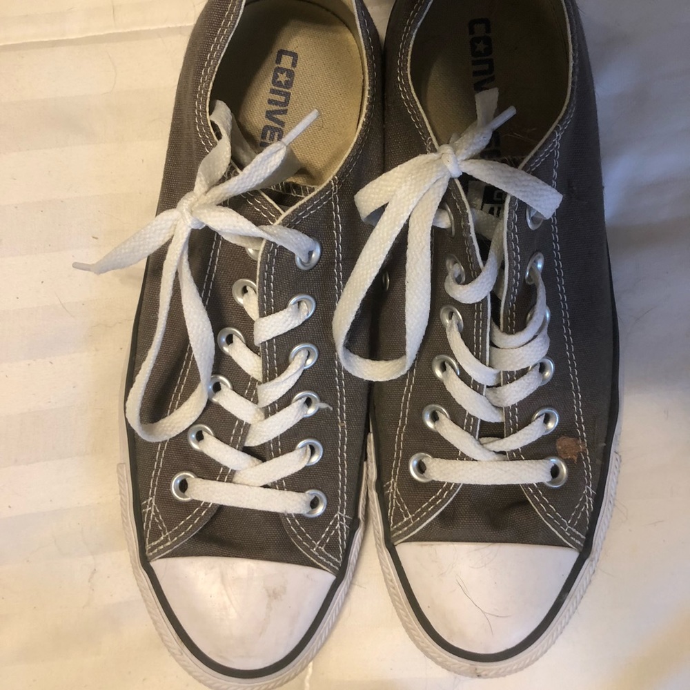 Gray women’s converse tennis shoes